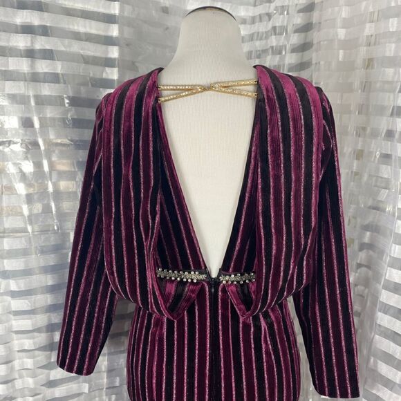 Metisu Burgandy Velvet Jewel Adorned Bodycon Dress - Picture 5 of 9